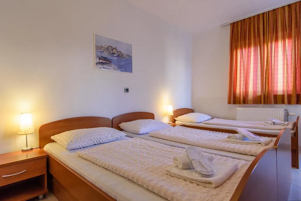 B&B Villa Paula トロギール 3*,